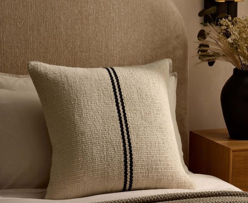Textured Double Stripe Knit Cushion Cover - White_Black